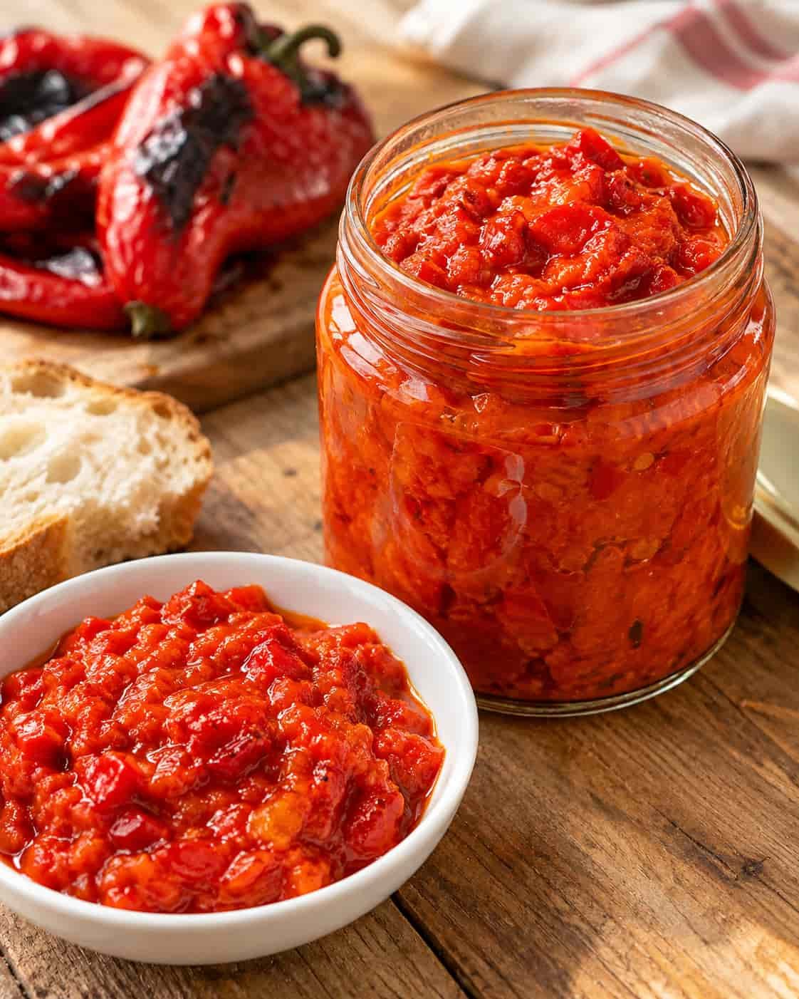 Domaći ajvar – recept od pečene paprike i patlidžana